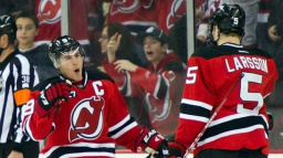 Hokejisté New Jersey odvrátili v prodloužení vyřazení