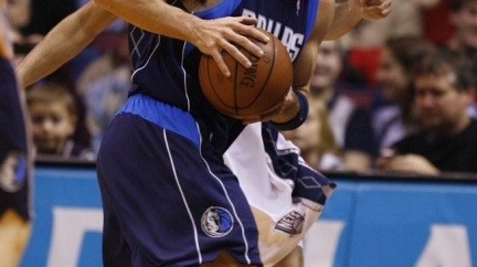 Devin Harris vlétnul mezi fanoušky