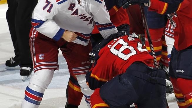 Tomáš Kopecký dostal v NHL nakládačku