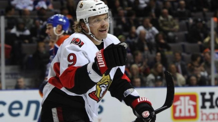 Hudler zařídil Detroitu výhru, Michálek posunul Ottawu do play off