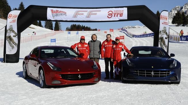 Alonso a Massa řádili s Ferrari v Dolomitech