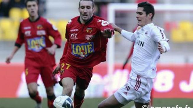 Úchvatný gól fotbalisty Oualiho - napřáhl a skóroval z velkého úhlu!