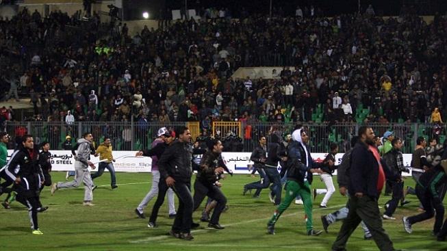 Střety po fotbalovém zápasu v Egyptě si vyžádaly desítky obětí