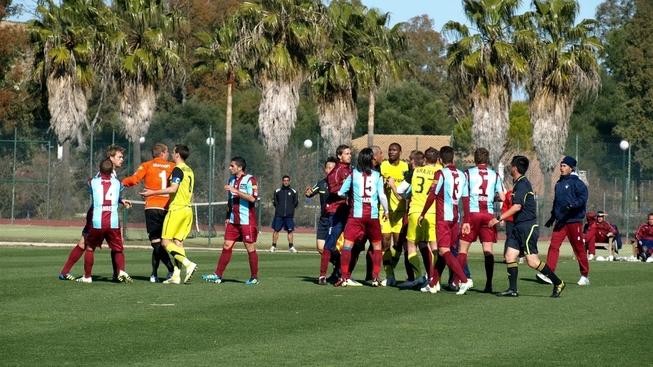 Pergl prý rasisticky urážel Kweukeho, Sparta přípravný duel nedohrála