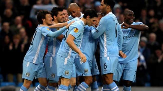 Manchester City góly v závěru vybojoval remízu se Sunderlandem, Chelsea vyhrála