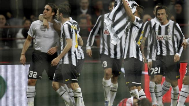 Juventus zůstává stále neporažený s náskokem tří bodů na AC Milán