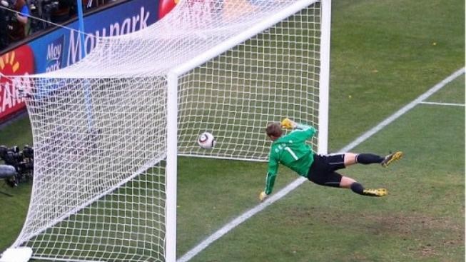 Pravidlová komise fotbalu schválila zavedení brankové technologie