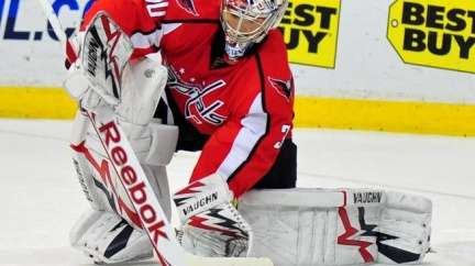 Neuvirth pomohl Capitals k play off, kvůli zranění ale nedochytal