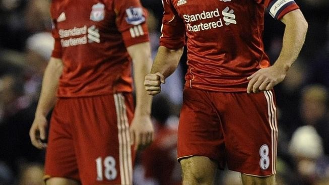 Gerrard oslavil jubilejní zápas třemi góly v derby s Evertonem