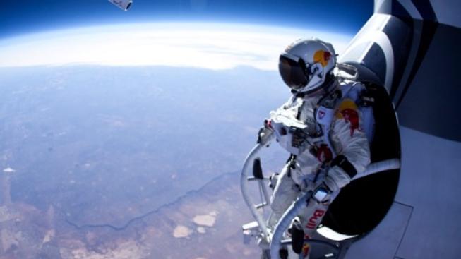 Machr! Rakušan Baumgartner seskočil z výšky 22 kilometrů!