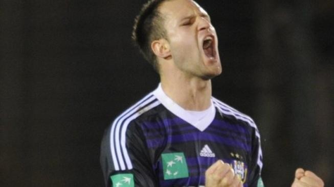 Famózní gól v belgické lize - zády k brance vymetl šibenici!