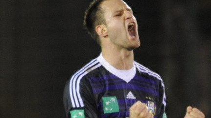 Famózní gól v belgické lize - zády k brance vymetl šibenici!