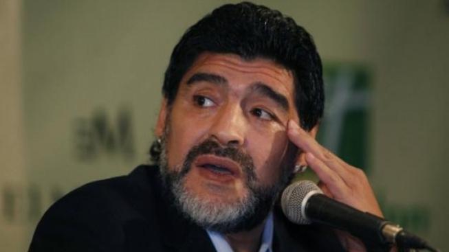 'Božský' Maradona v emocích - na lavičce udělal kotoul
