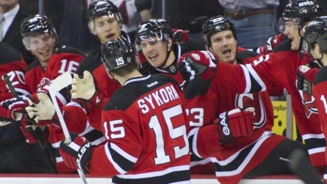 Devils díky gólům Sýkory a Židlického otočili zápas s Flyers 