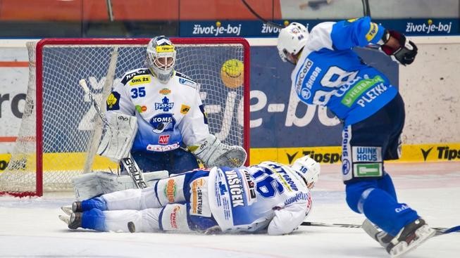 Zeď Trvaj aneb komedie v extralize. Kam se poděl puk?