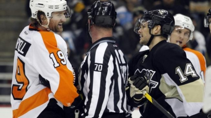 Utkání mezi hokejisty Pittsburghu a Philadelphie vyvrcholilo hromadnou bitkou