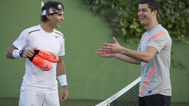Nadal versus Ronaldo - souboj s tenisákem i fotbalovým míčem