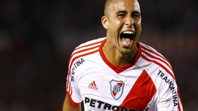 Trezeguet stále střílí parádní góly. Volejem vymetl šibenici