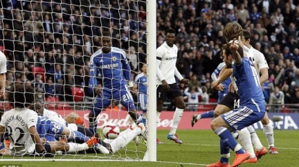 Čech si s Chelsea počtvrté zahraje finále Anglického poháru