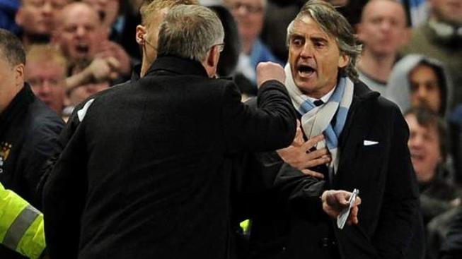 Ferguson téměř napadl Manciniho! Ostrou hádku krotil až čtvrtý rozhodčí