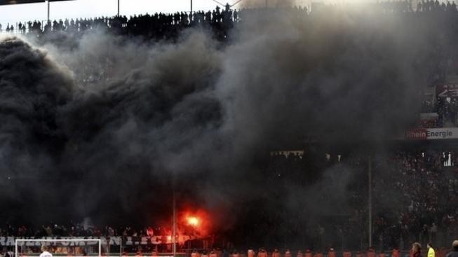 Fanoušci Kolína skoro zapálili stadion. Neunesli sestup