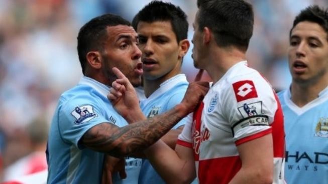 Ruplo mu v hlavě! Bouřlivák Barton sundal Téveze i Agüera