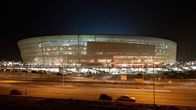 Poláci si stěžují, že fandové fotbalu u nich nechtějí spát