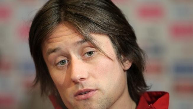 Rosický po vyšetření lýtka už dorazil za reprezentací do Rakouska