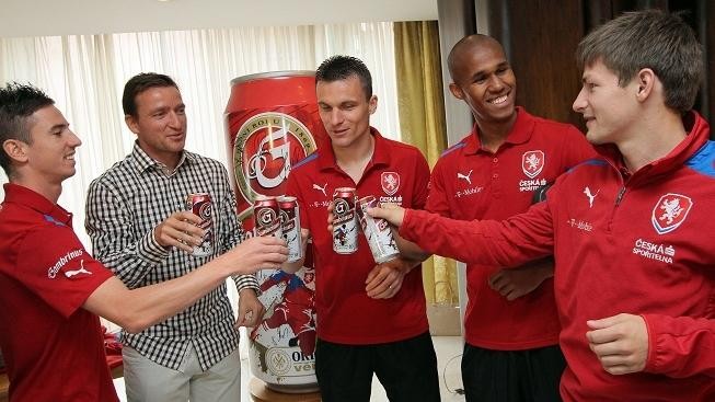 Po vaření ochutnávka. Fotbalisté testovali pivo pro fanoušky