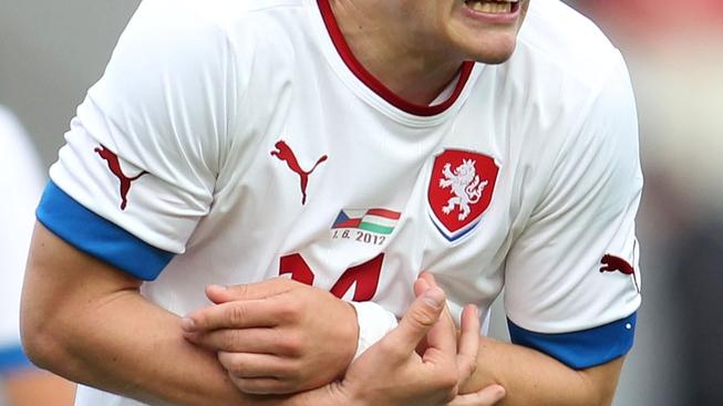 Pilař si pohmoždil loket a chvíli necítil ruku