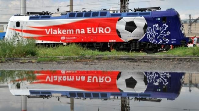 Držíme vám palce! S fotbalisty se loučila stovka fanoušků