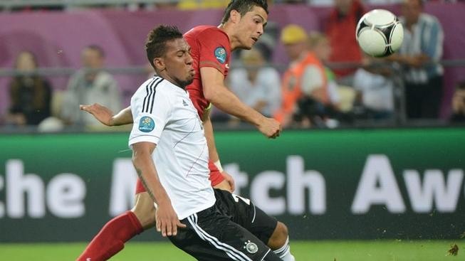 Gomez zachránil německého favorita, Krohn-Delhi zaskočil Nizozemce