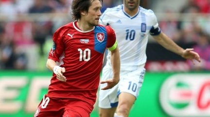 K fotbalistům se vrátil Rosický, ve středu zkusí trénovat
