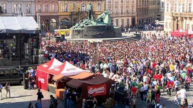 Centrum Prahy zažívá atmosféru mistrovství Evropy