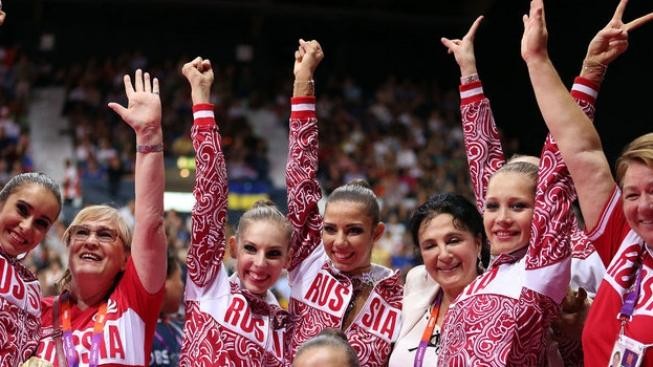 Na ruské olympijské medailisty se snesl zlatý déšť odměn