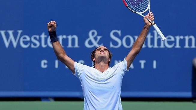 Federer slaví titul! Djokovičovi nadělil "kanára"
