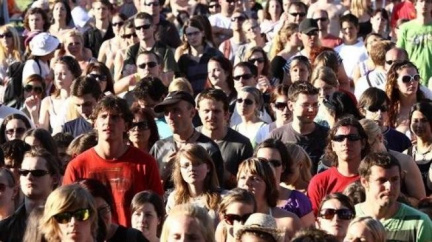 Většina Čechů si myslí, že strany jsou zkorumpované 