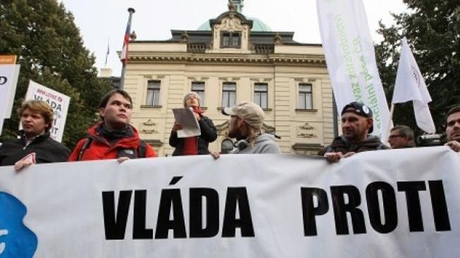 Reformy jsou deformy! 3000 lidí demonstrovalo proti vládě a reformám 