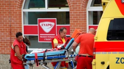 V Chomutově se na čtyři dělníky zřítila střecha rozestavené budovy