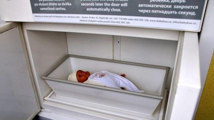 V baby-boxu našli doktoři v ranních hodinách malinkého chlapečka