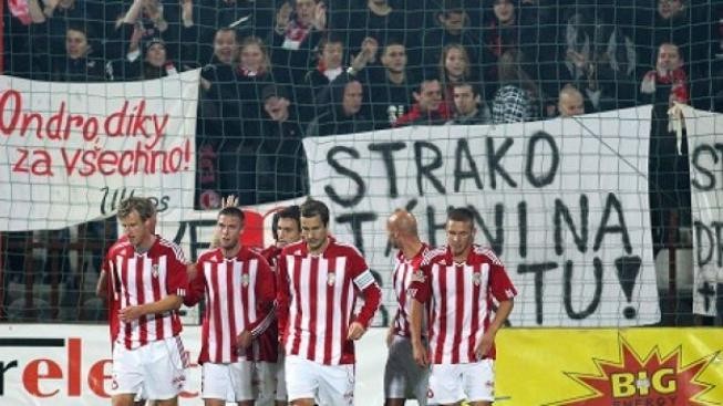 Strakovi premiéra ve Slavii nevyšla. Červenobílí prohráli na Žižkově 0:1 