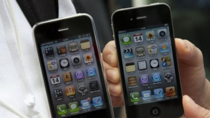 Triumf společnosti Apple: Čtyři miliony prodaných iPhonů během tří dnů