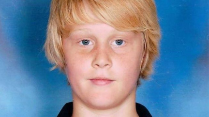 Kluk (11) nemůže z daleké ciziny domů. Má panický strach z letadel