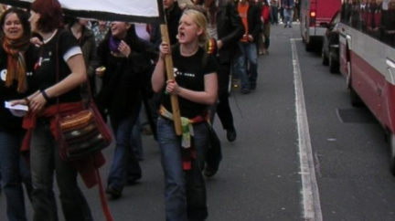 Celosvětové demonstrace i v Praze: Na 300 lidí se sešlo protestovat proti vládám a finančníkům