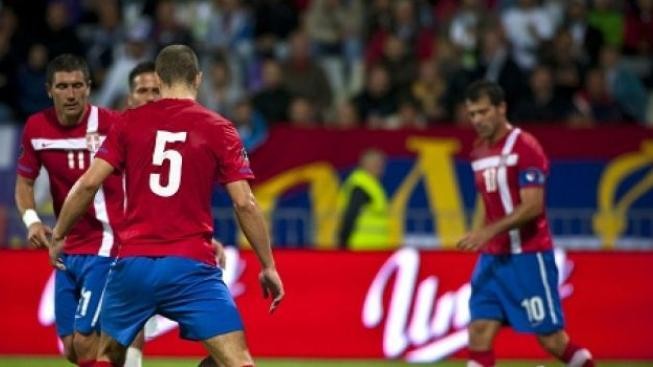 Šokující gól z poloviny hřiště připravil Srby o mistrovství Evropy