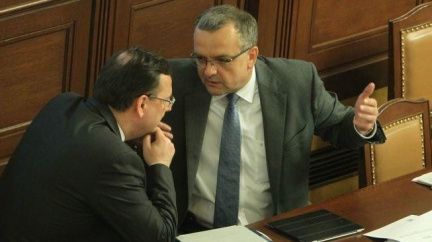 Nečas ukázal pěst a v TOP 09 se prý začíná něco hodně kazit...