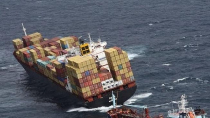 Nákladní loď uvízla v blízkosti Nového Zélandu. Hrozí ekologická katastrofa