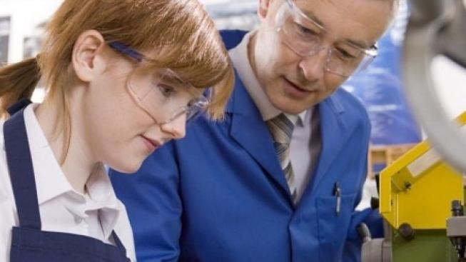 Studenti technických vysokých škol by se mohli vyhnout školnému