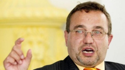 Dobeš představuje reformu vysokých škol, počítá se školným