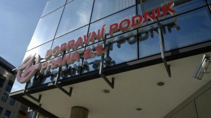 Dopravní podnik Praha prohledává policie kvůli korupci